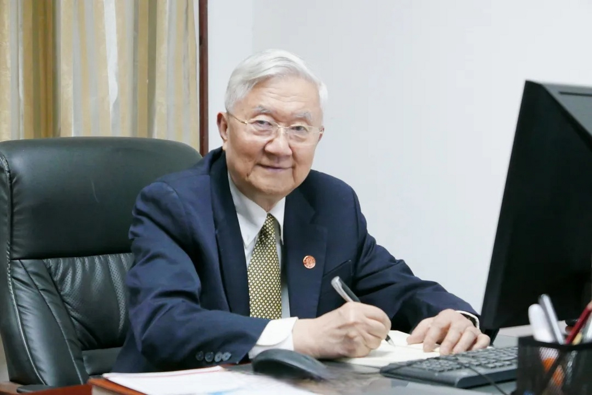 身边交大人# 【西安交大马知恩教授荣获陕西省第七届道德模范】