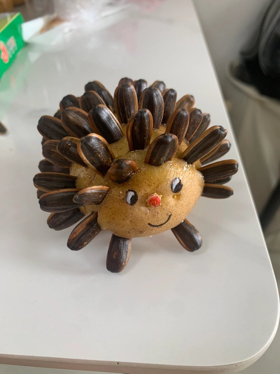 超简单的手工制作,机灵的小刺猬 土豆 瓜子 和孩子一起动手做了一个小