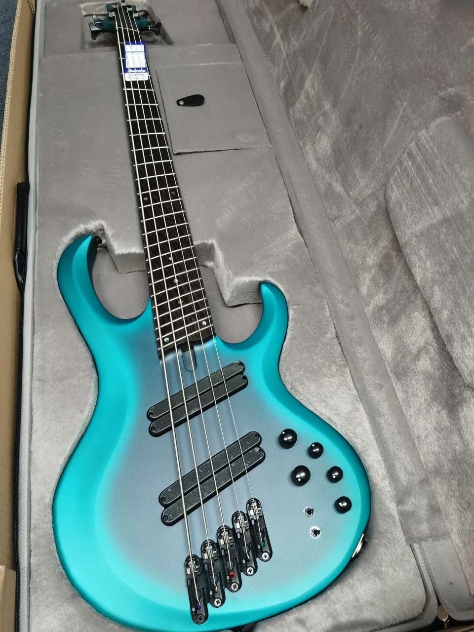 极美ibanez btb605贝斯细节实拍 初音未来!
