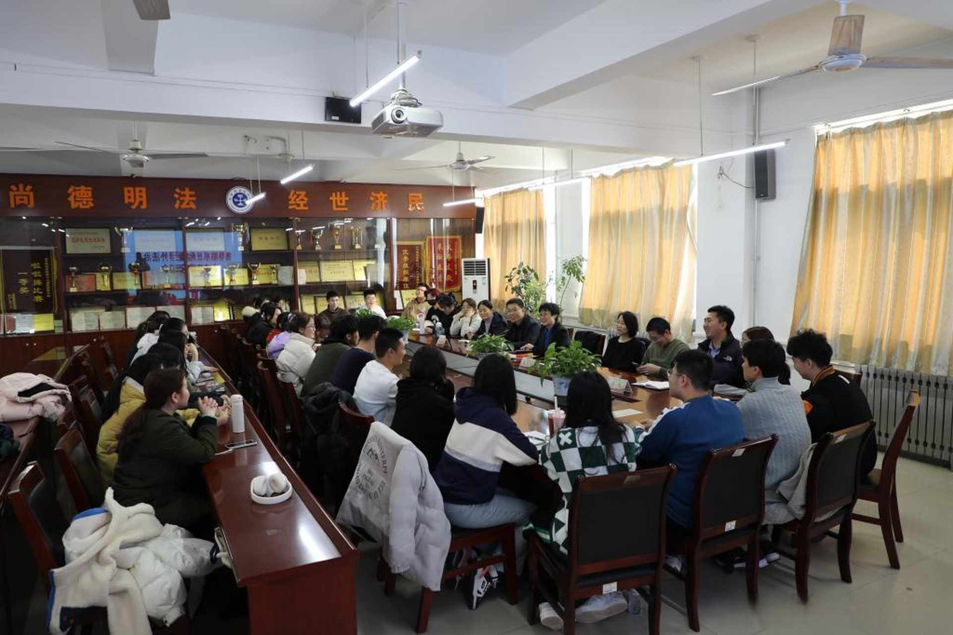 【学校党委委员,副校长胡晓清到经济贸易法学院宣讲党的二十大精神】