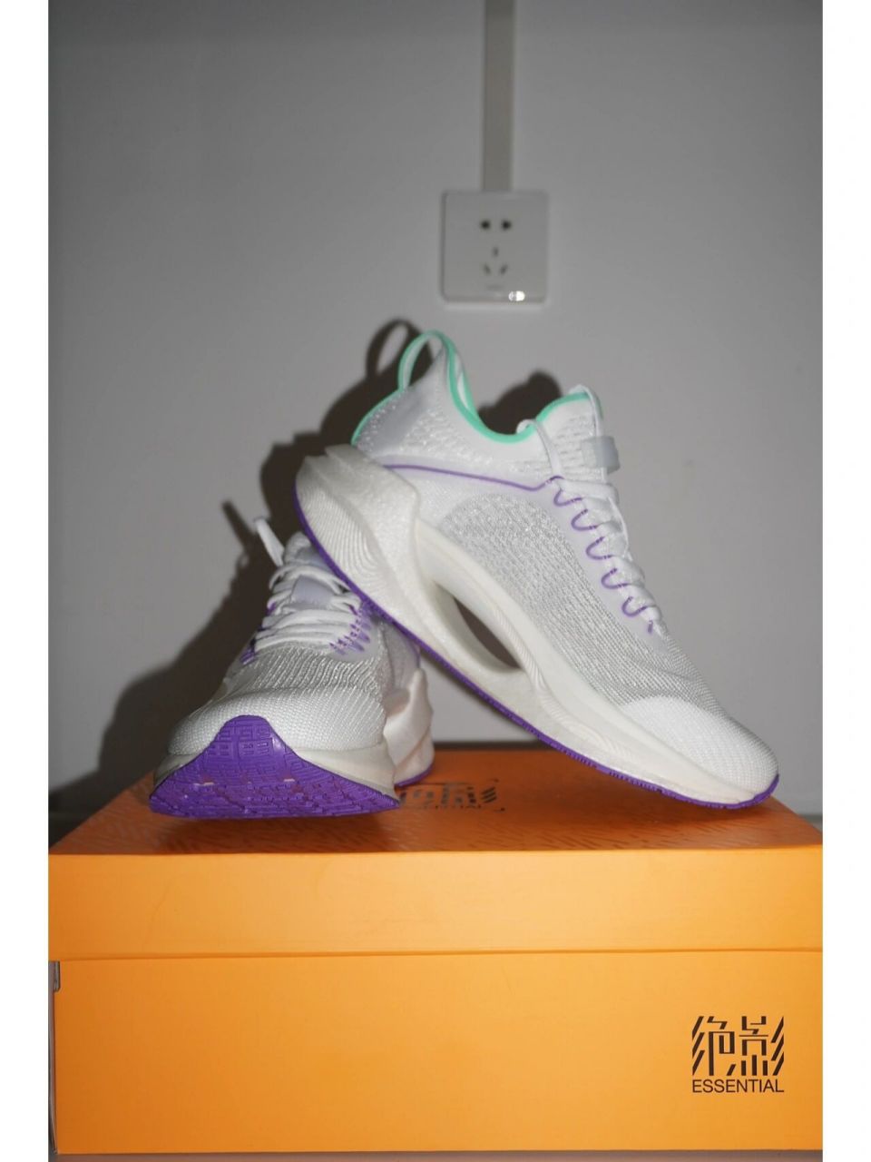 跑鞋|李宁绝影essential 国产跑鞋:李宁绝影essential (小绝影) 鞋面