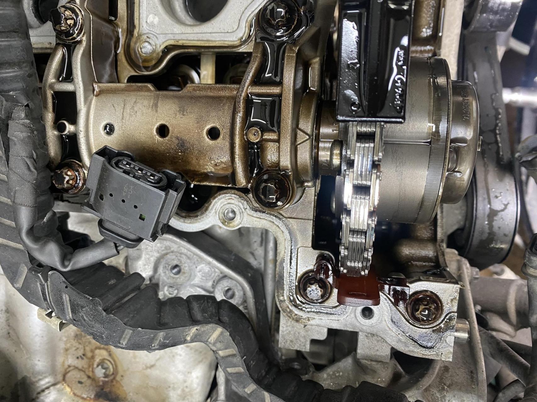 奔驰e200 1.8t271发动机正时位置.