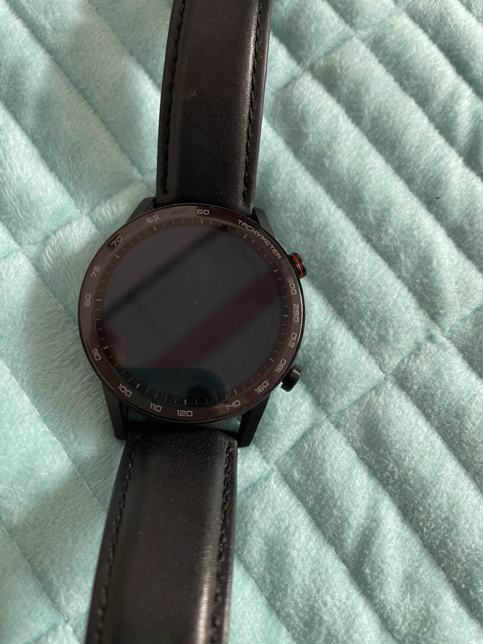 荣耀magicwatch2 还是挺好用的,就是不是智能得,不能装软件.