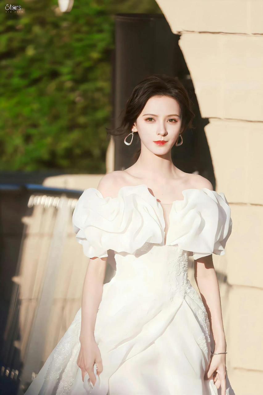 白鹿 | 张予曦 | 周也 | 杨超越 | angelababy | 鞠婧祎 | 孟子义