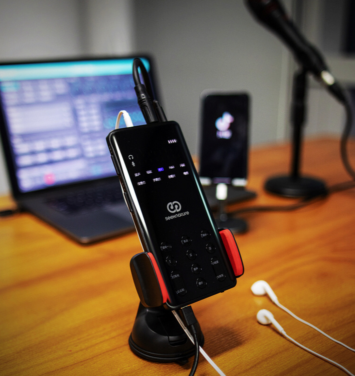 森然播二代旗舰版声卡 森然播二代旗舰版声卡来说,其音频信号输入