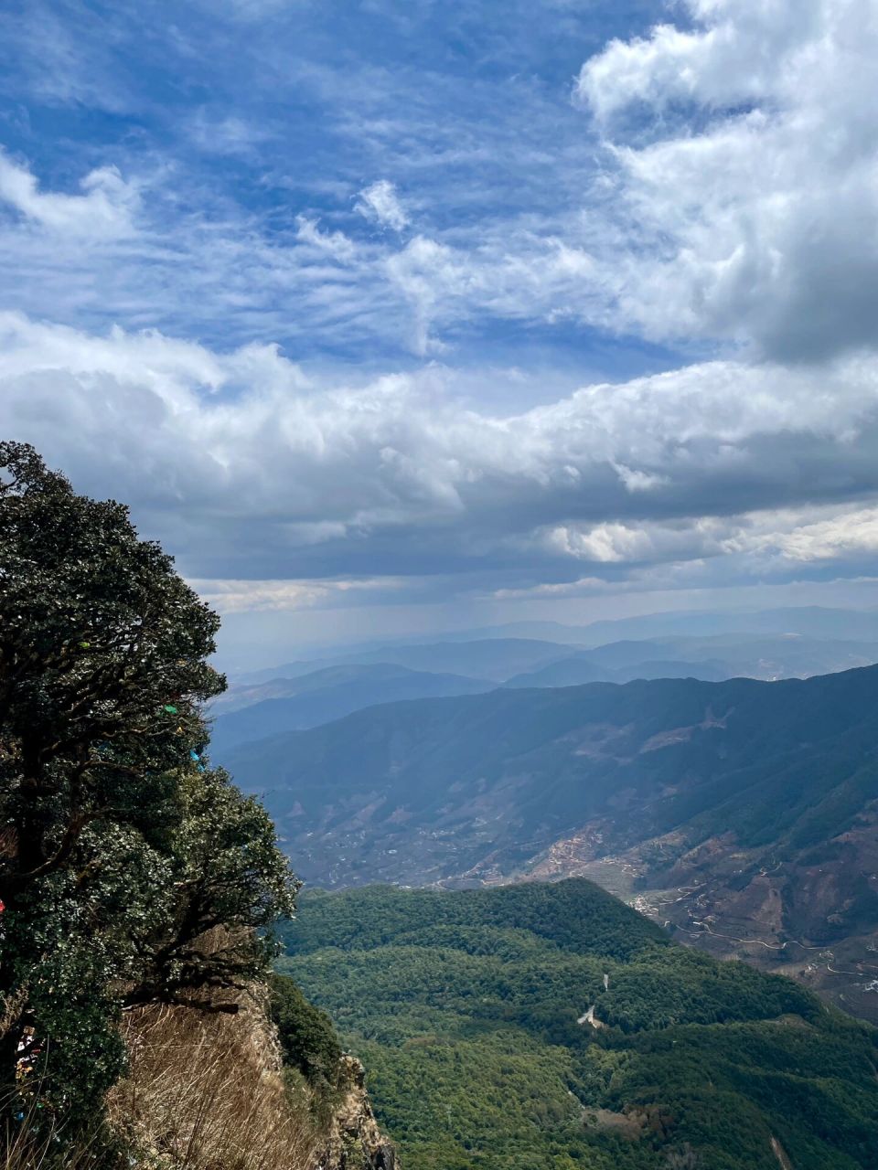 云南省/宾川县 99鸡足山说是香火很旺97很灵的一个寺庙.