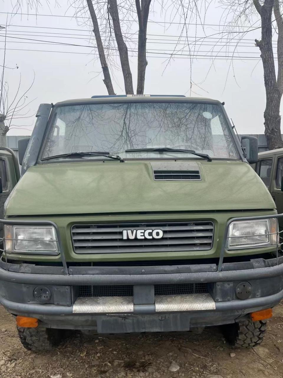 新到准新四驱依维柯 2045救护版,实表6千多公里 前后桥底盘差速锁高