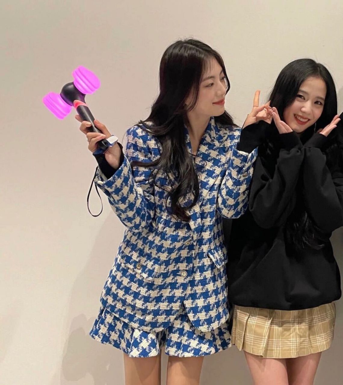 jisoo亲姐姐和blackpink在演唱会后台合照 #韩国女团# #南韩女爱豆