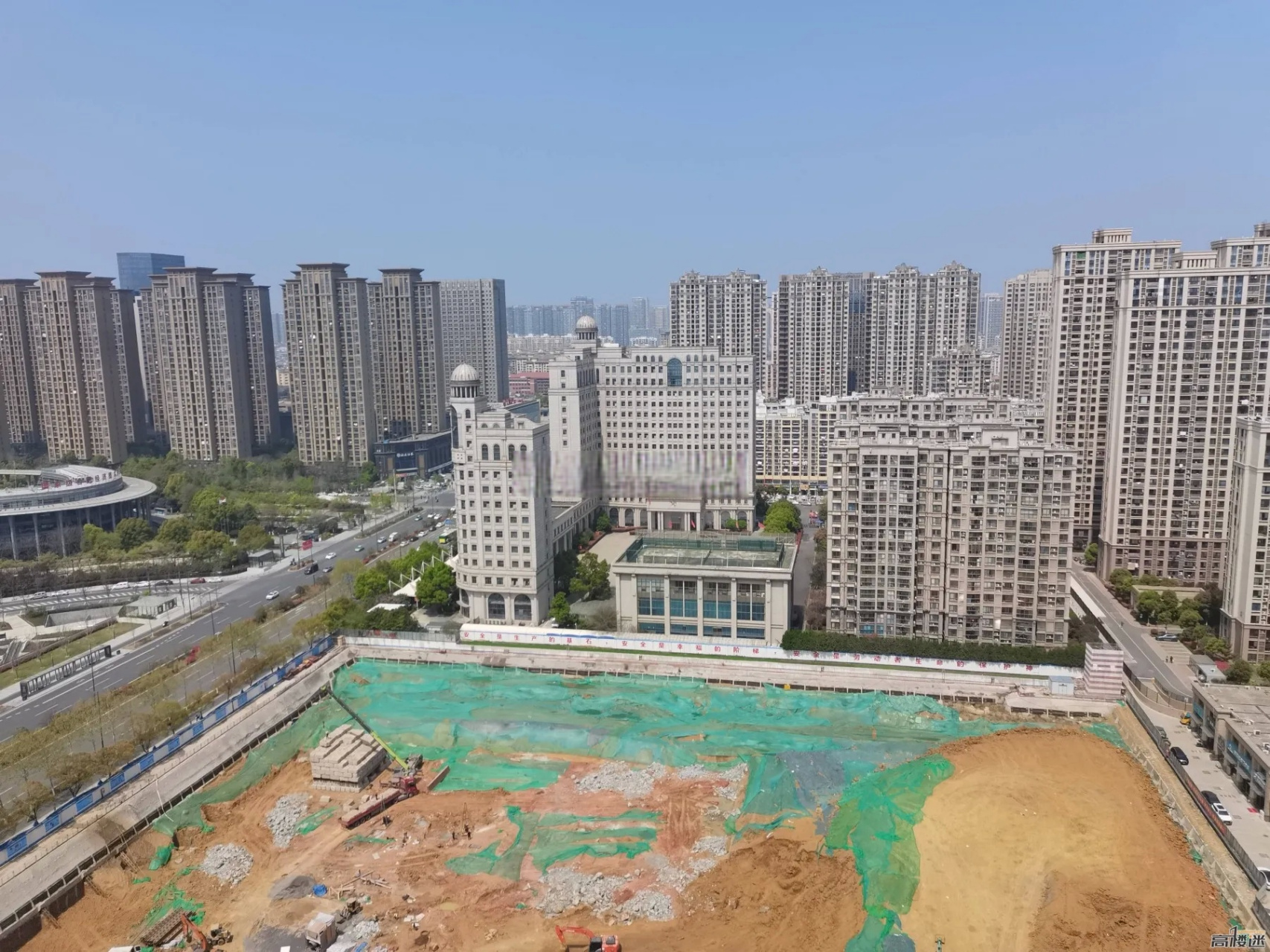 经开区中环城,铜冠广场规划一改再改,办公楼由231米降为70米,这其中