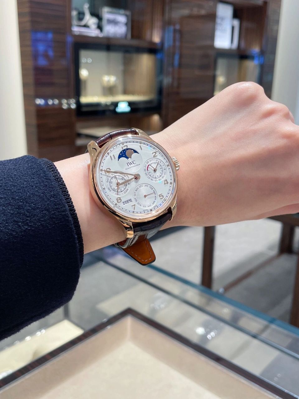 iwc万国表葡萄牙系列万年历月相腕表 iwc万国表致力于高级钟表的制作