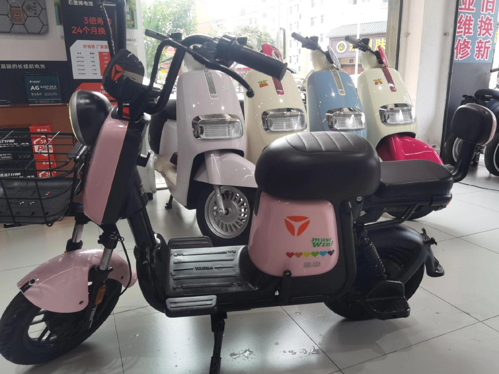 雅迪q1,48v20ah锂电电池可拆卸充电,续航50公里左右,一键启动,前后