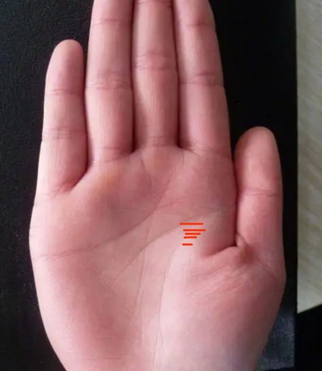 怎样从手纹看异性缘多少 怎样从手上看自己烂桃花(异性缘)多不多?