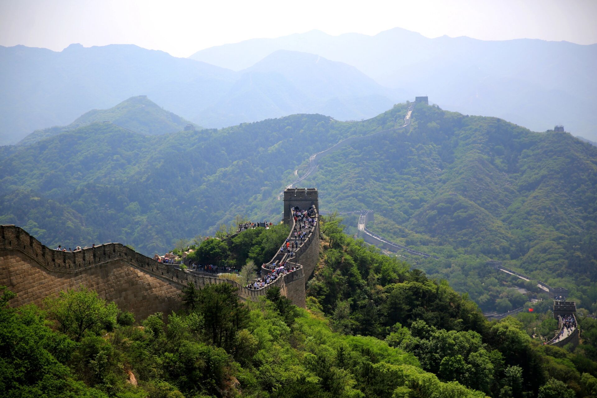 八达岭长城是明代万里长城最早向游客开放的地段,位于北京市延庆蔷