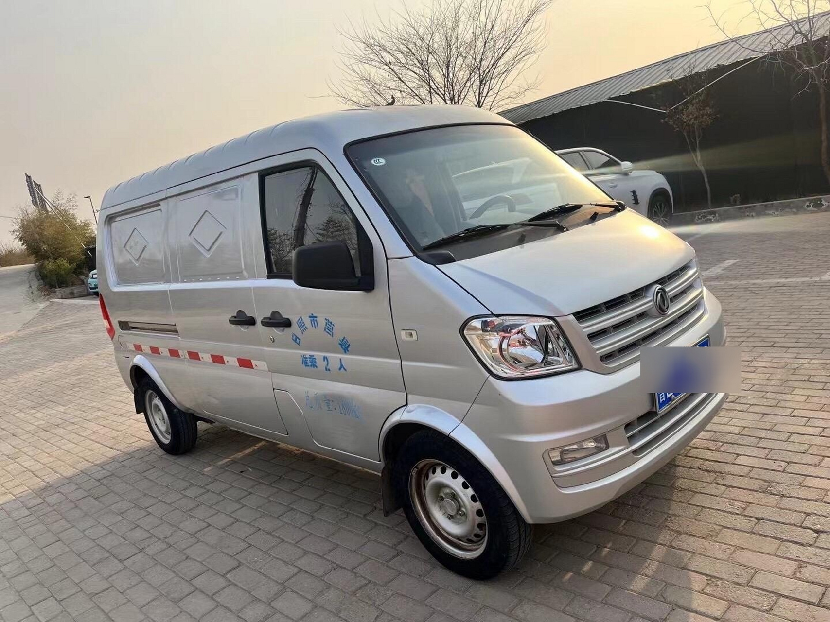 20年本地一手东风两座封闭厢式面包车.