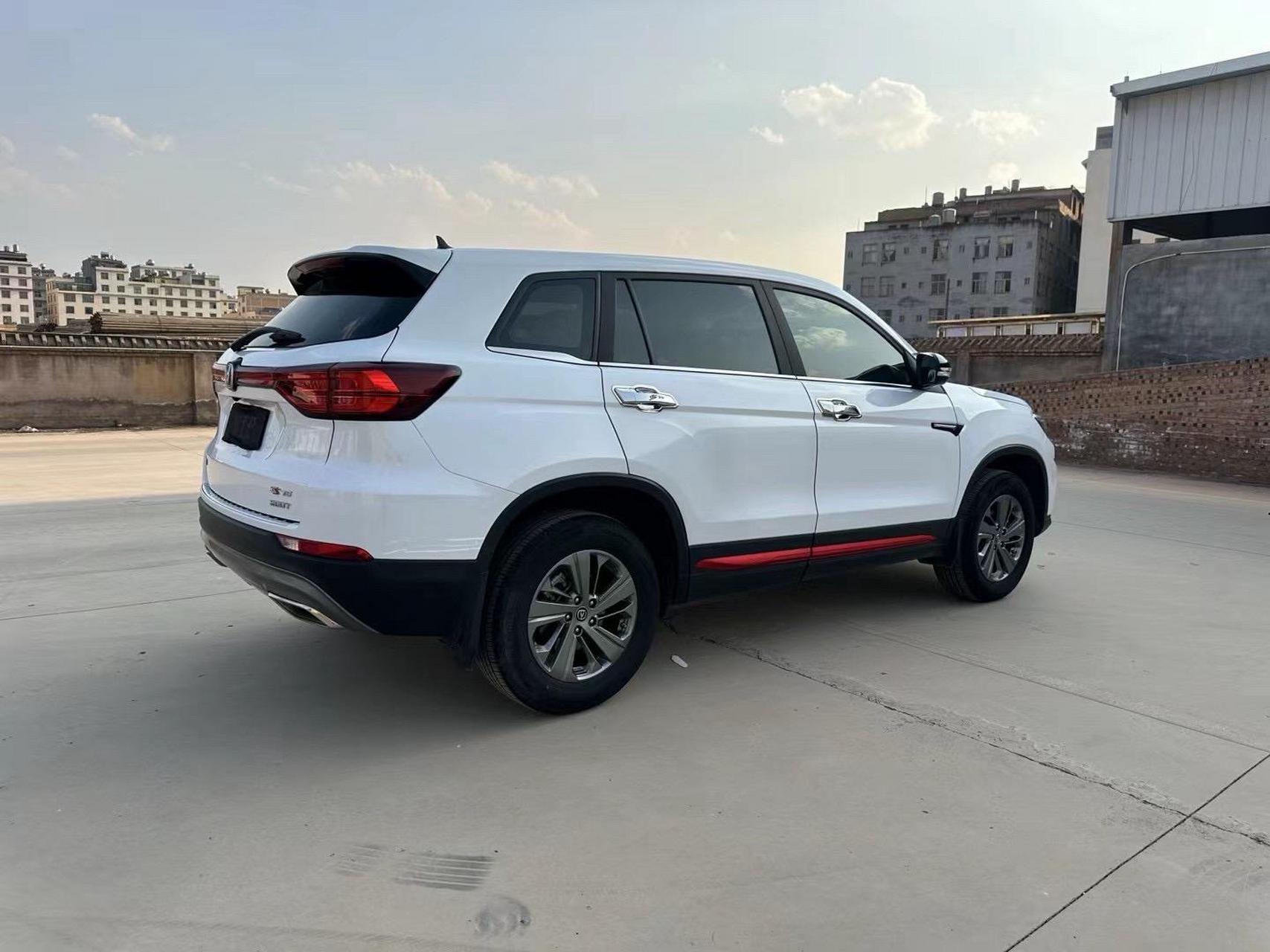 21款长安cs75荣耀百万版,2021年9月上牌,1.