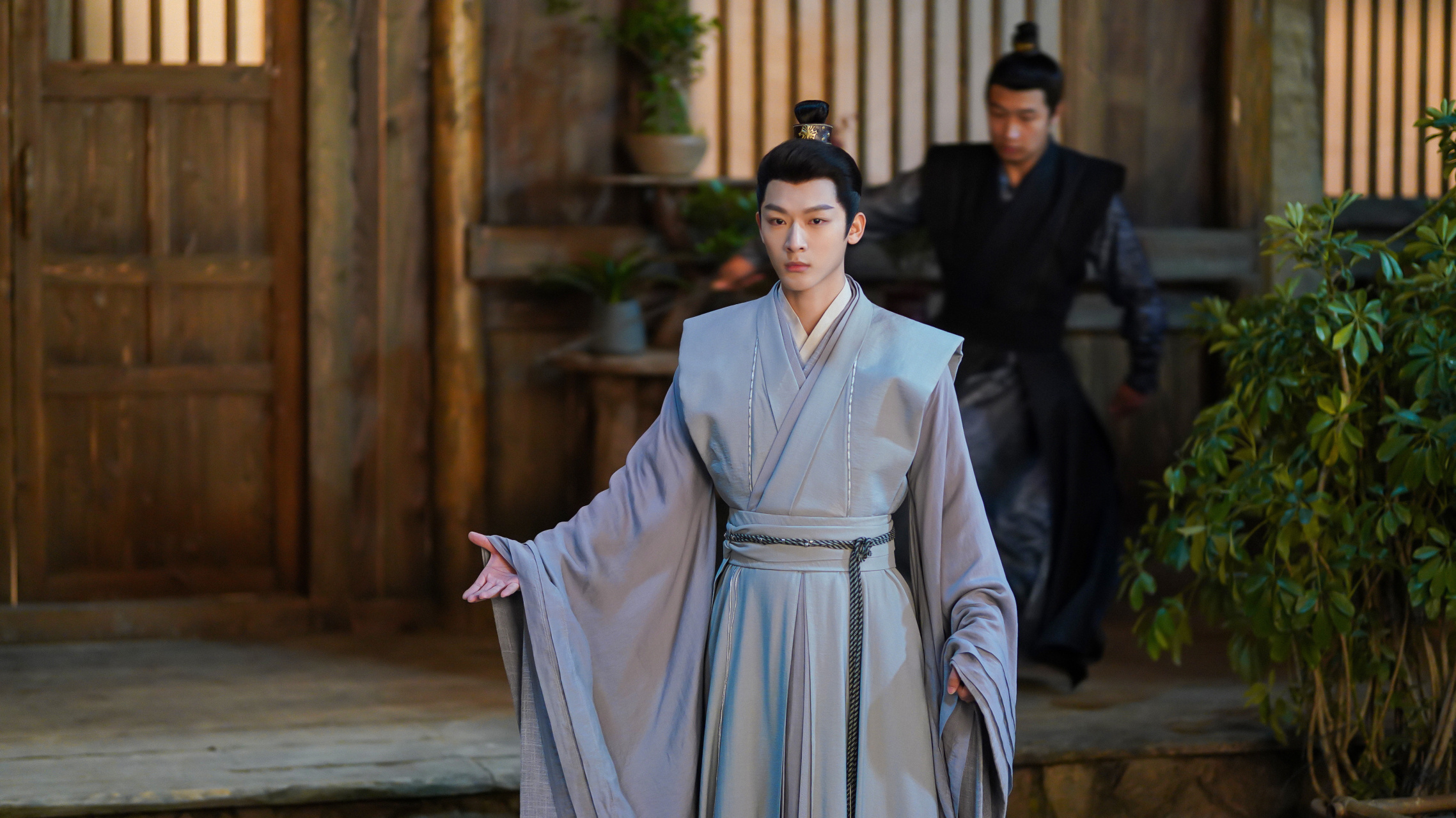 张晚意# 9515 #张晚意长相思#  拔剑迎敌,不怒自威.