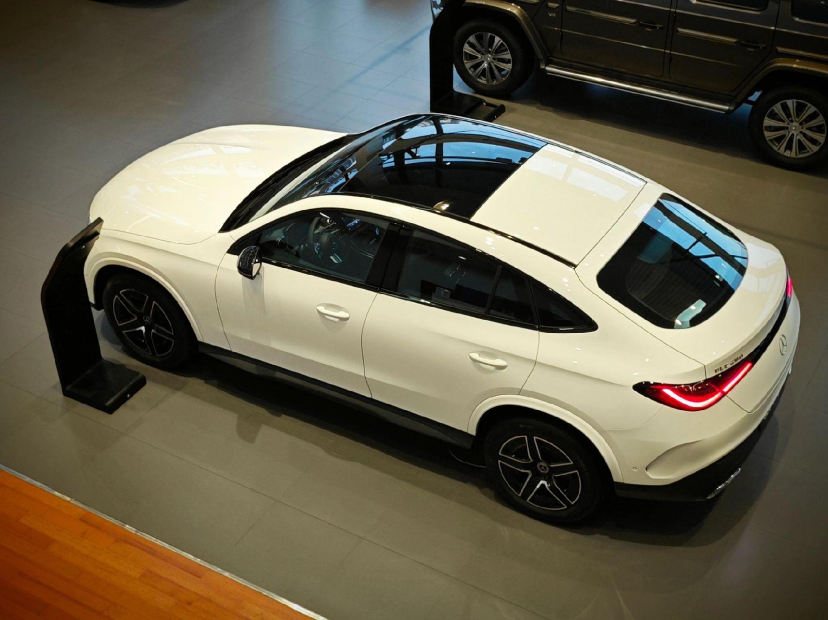 glc260四驱轿跑coupe白黑进口车.