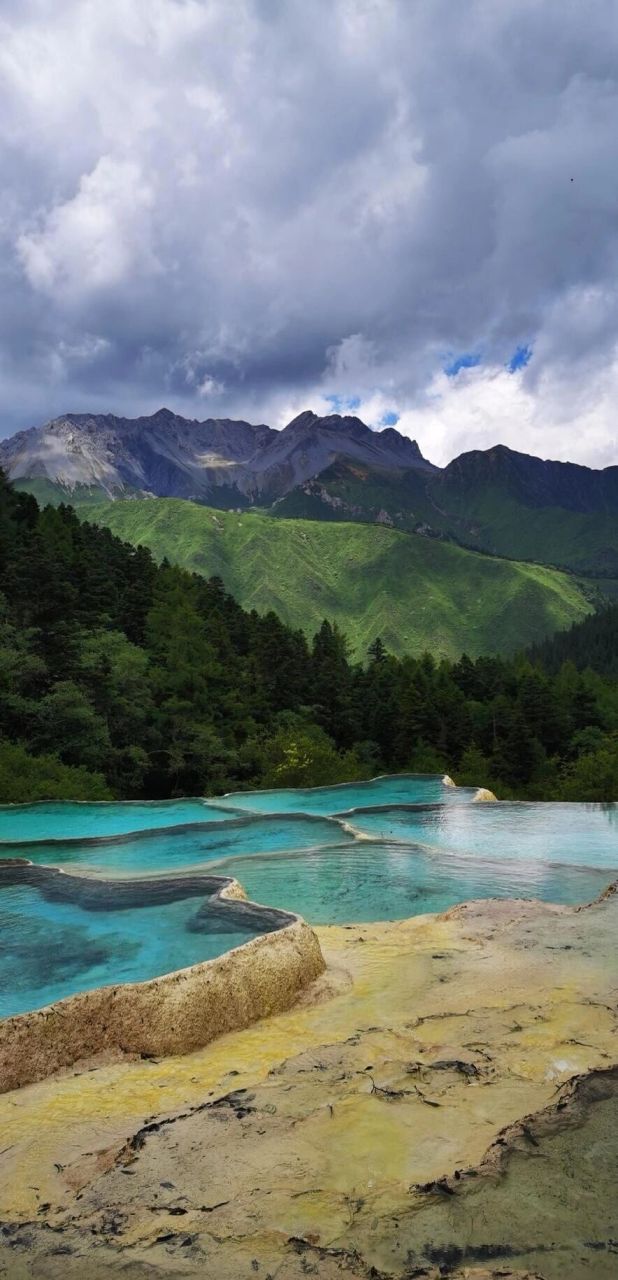 今天给大家推荐一个超级赞的地方!就是四川黄龙风景区啦!