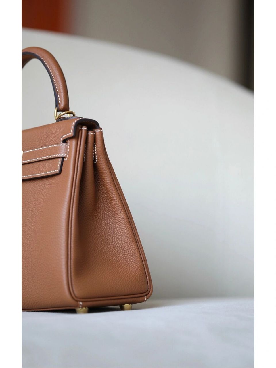 hermes爱马仕kelly25金棕金扣togo皮 金棕介于全黑全白和艳丽的颜色