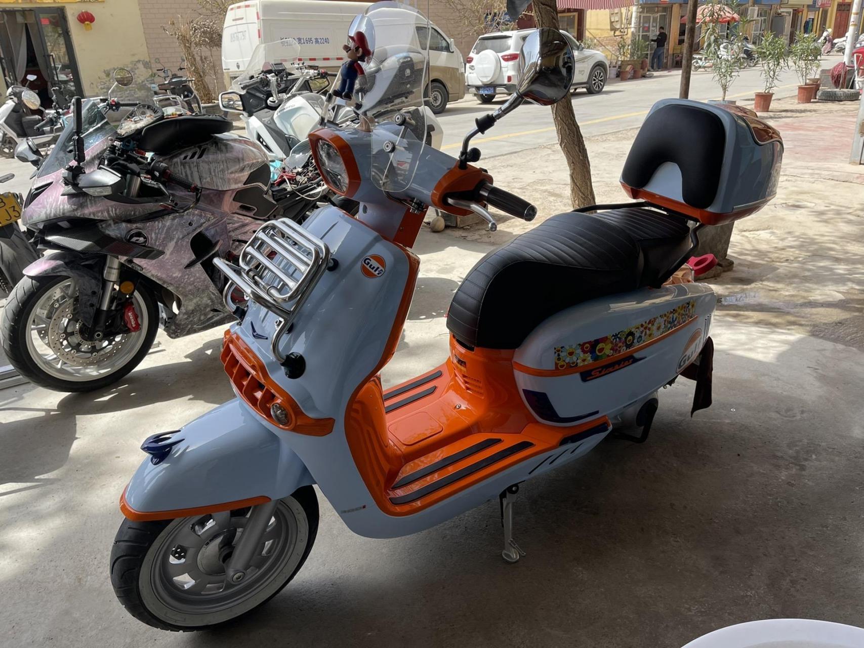 喀什第一台,维多利亚 sixties 300i 海湾石油定制版,新车落地3万!