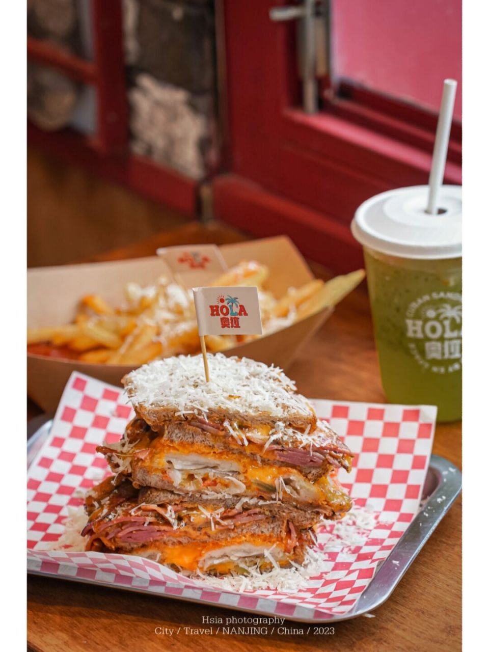 《落魄大厨》里的古巴三明治,南京也有了 汉堡的造型,满满的馅料 第一