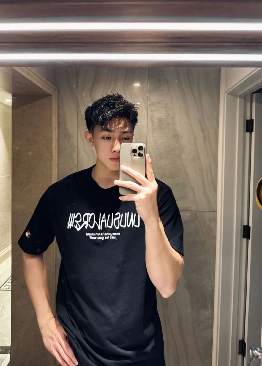 ootd 黑衣白裤简约风 简约黑白裤 百搭公式黑配白