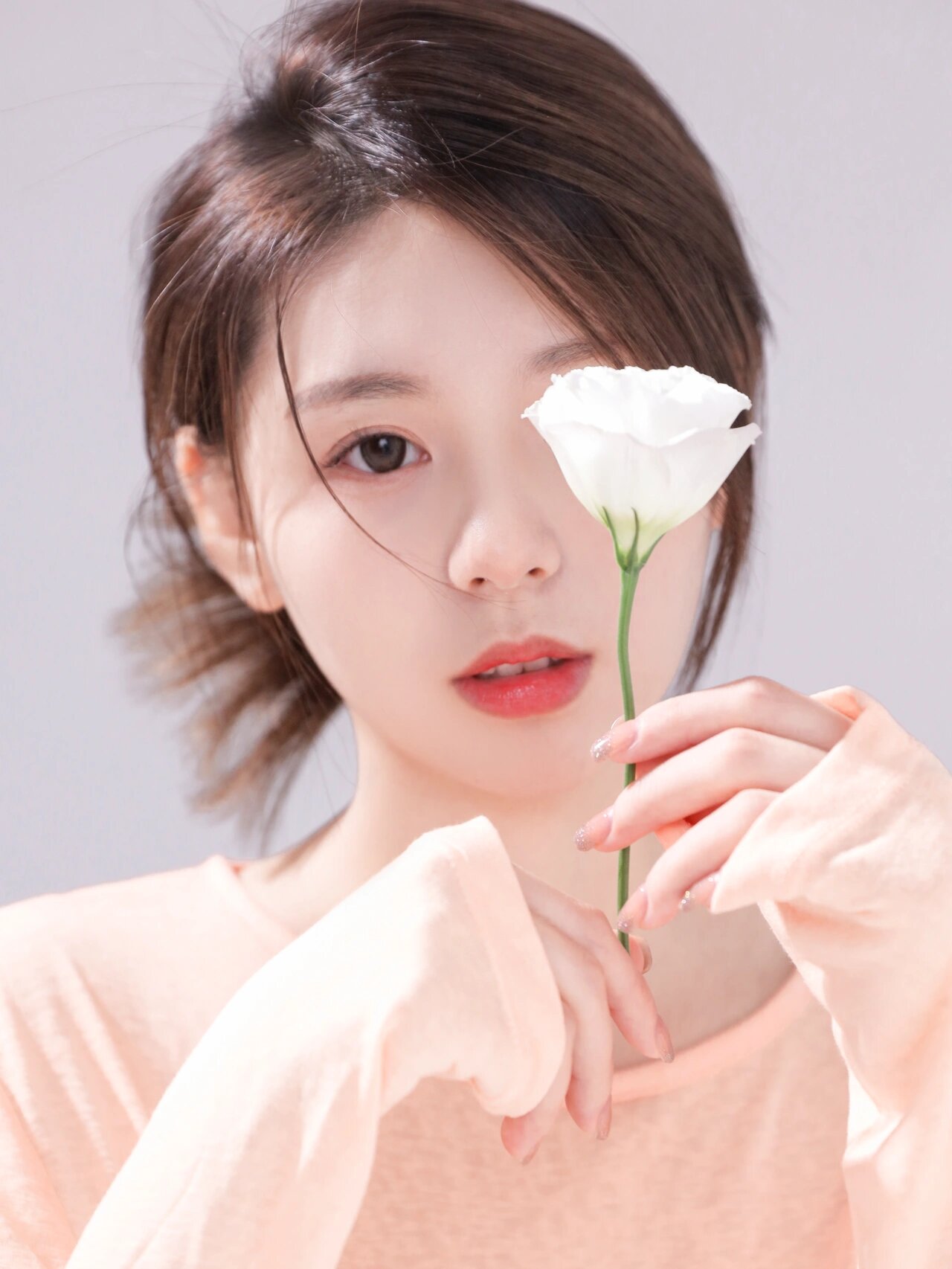 肖像写真丨今天分享水蜜桃美女小姐姐 这组原图就很好看 小姐姐太美了