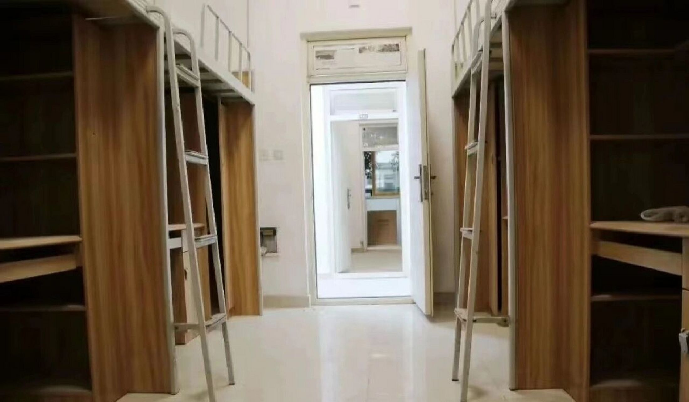 成都大学宿舍环境来啦～ 宿舍智能门锁,不在担心忘带钥匙咯宿舍标准四