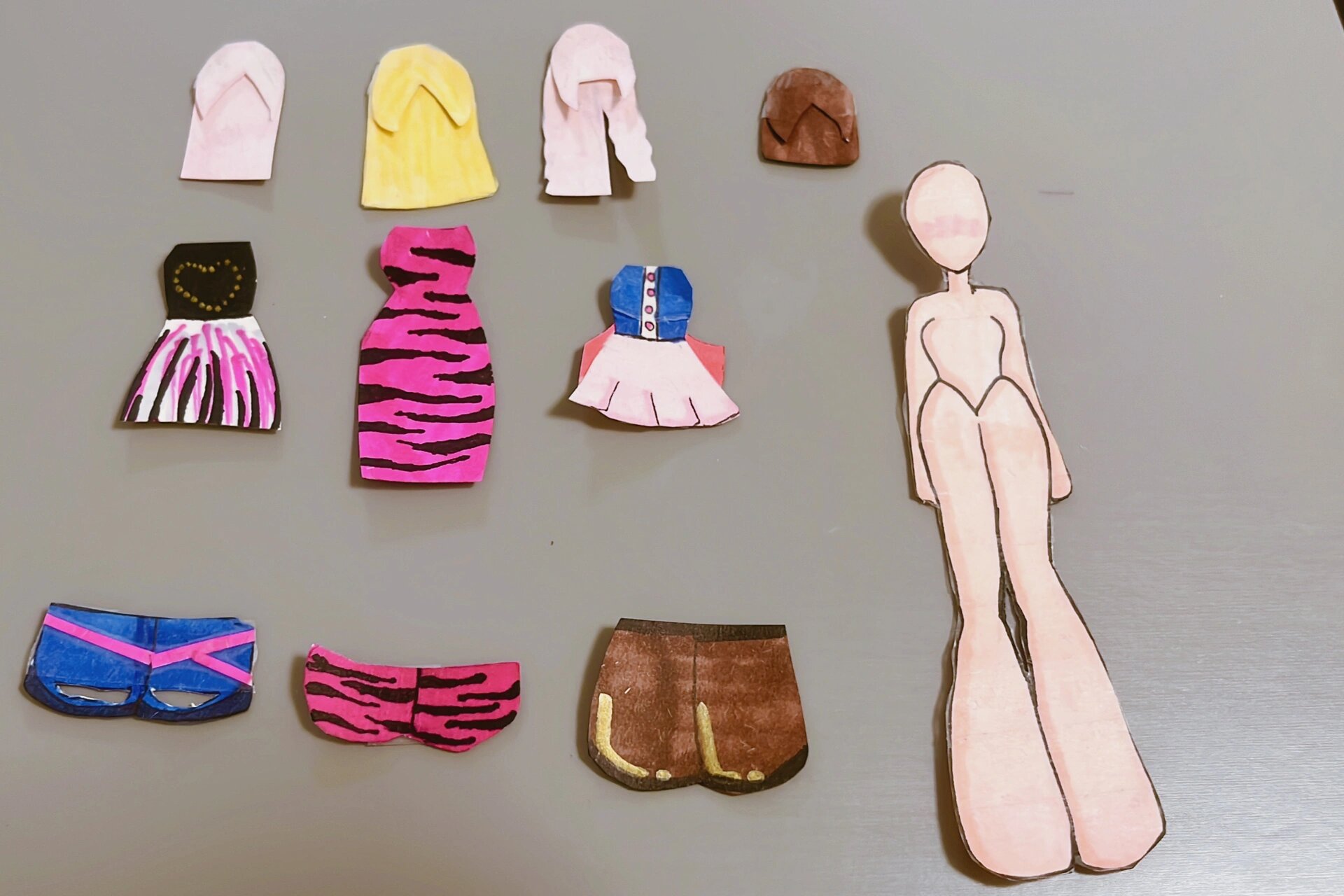 纸片人换装 跟着06酪酪兔96学的,超级简单99999999