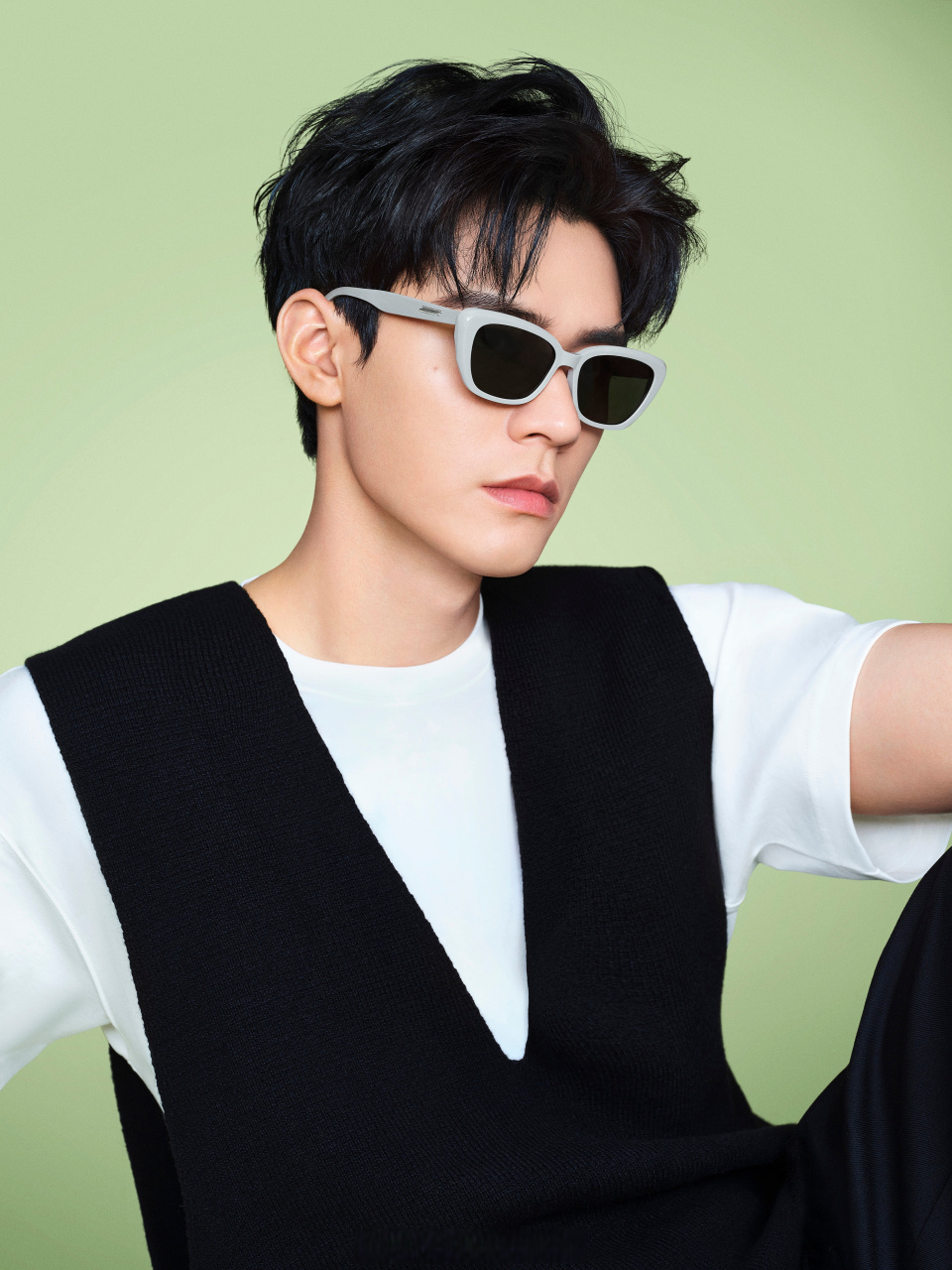 请龚俊把眼镜焊脸上# 从大概6年前的元澈那会儿就看好他,属实是被他