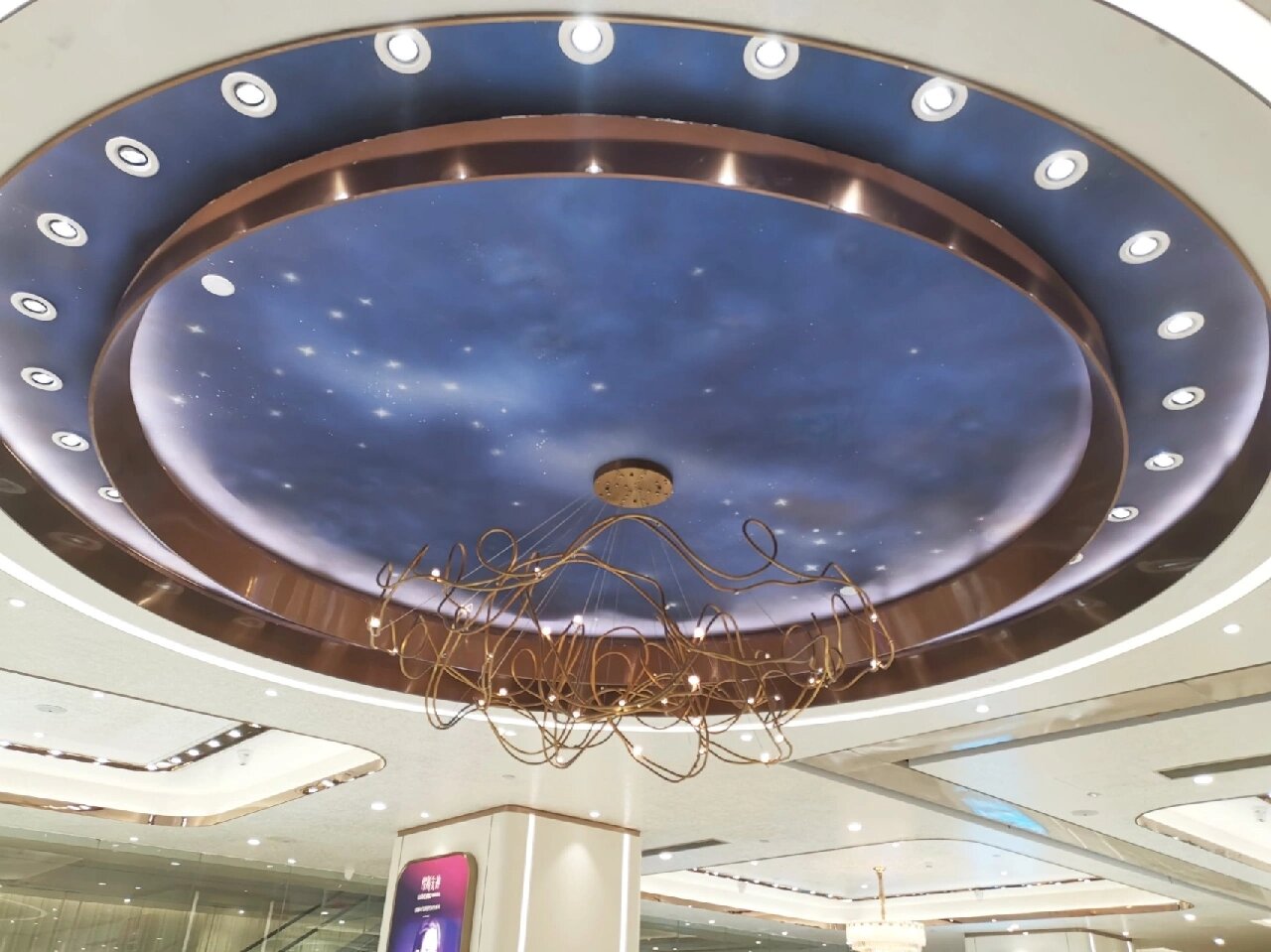 艺术涂料星空效果实景案例周大生旗舰店 深邃而幽蓝的星空顶,融合了