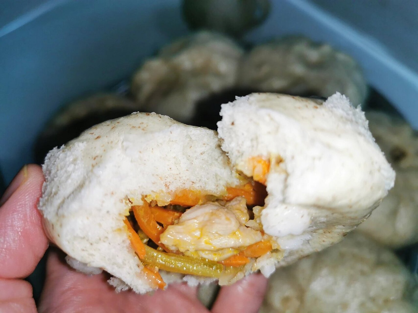 全麦粉 小麦粉做的包子 上次有位友问能不能用全麦粉替换一部分面粉