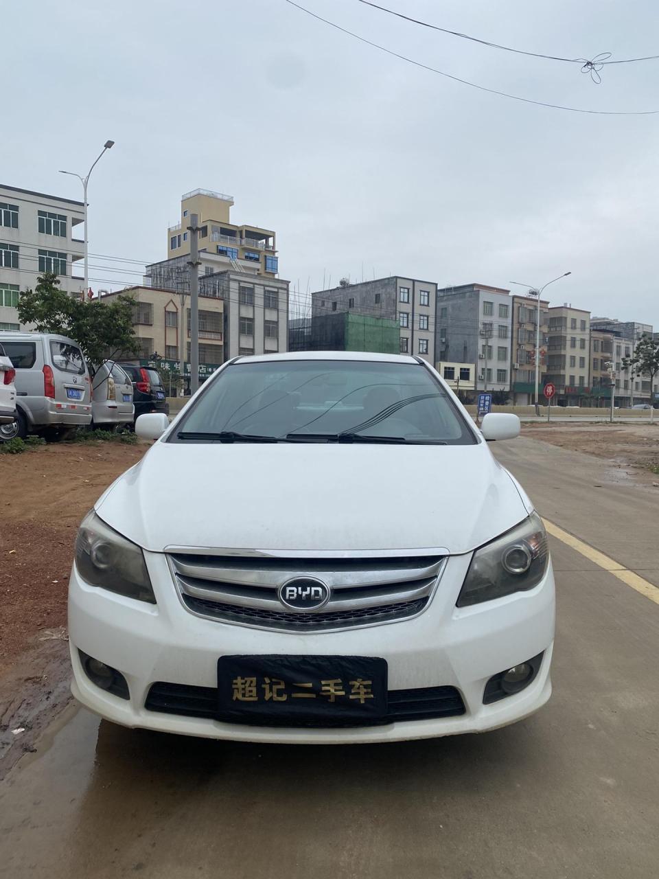 新到  新到  13年比亚迪l3 自动挡,过2次户,12万多公里,费用到4月