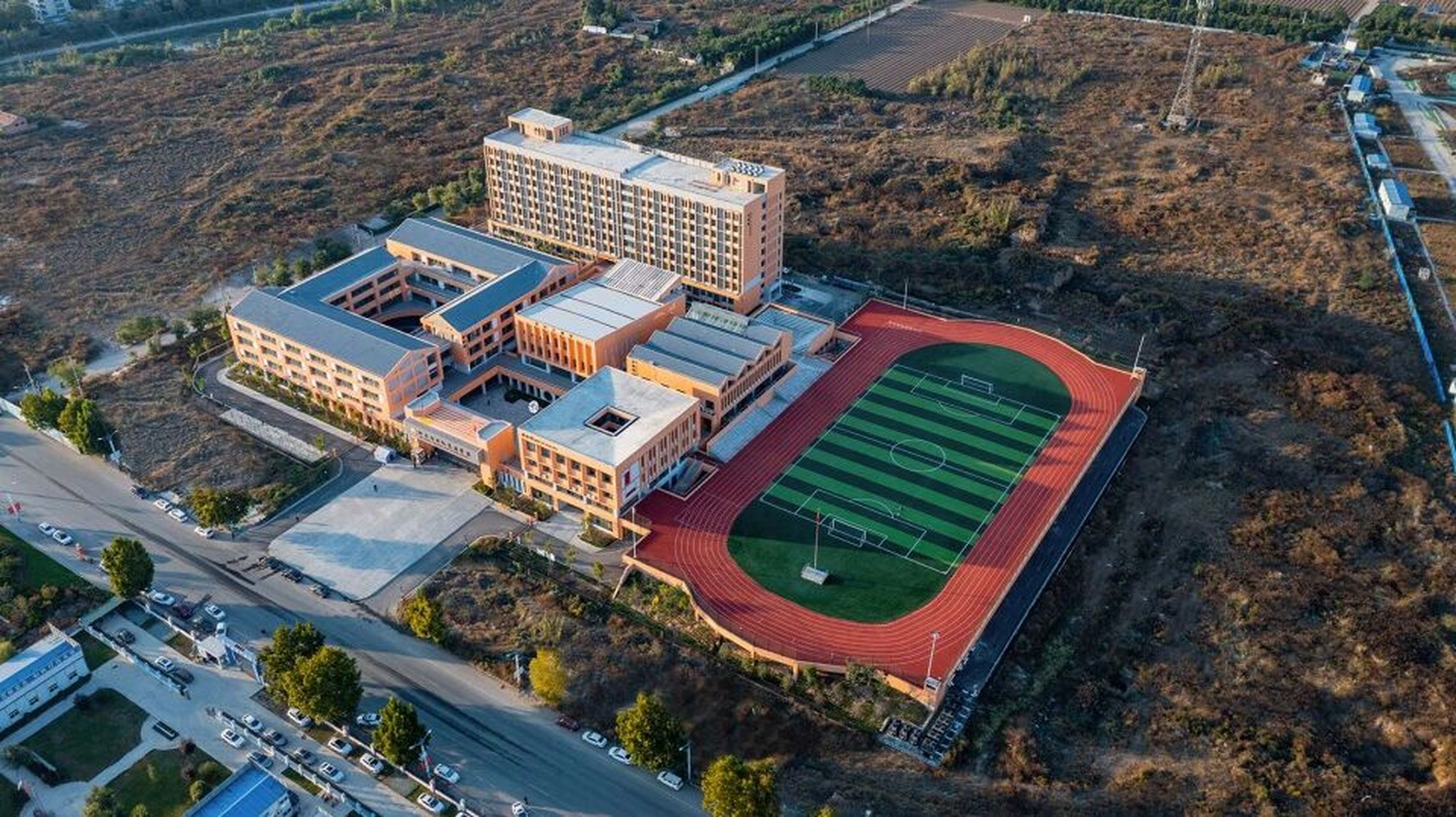 每日建筑案例分享——小学校园建筑设计 北大新世纪章丘实验学校 / 象