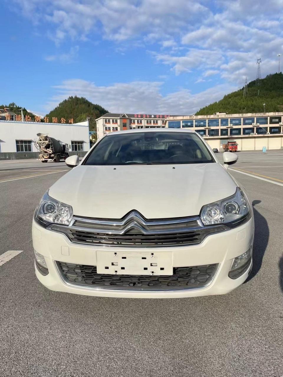 6t自动挡,有天窗,真皮座椅带电动调节带加热,非常舒适省油且耐用的