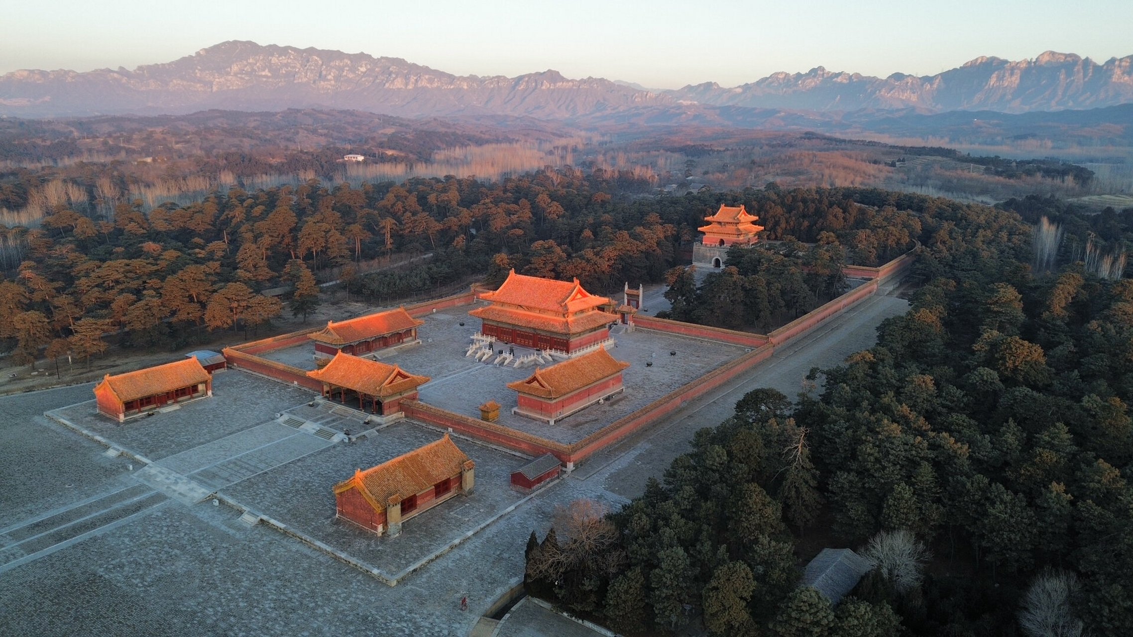 清西陵泰陵 泰陵是雍正皇帝的陵寝,始建于雍正八年,位于河北易县永宁