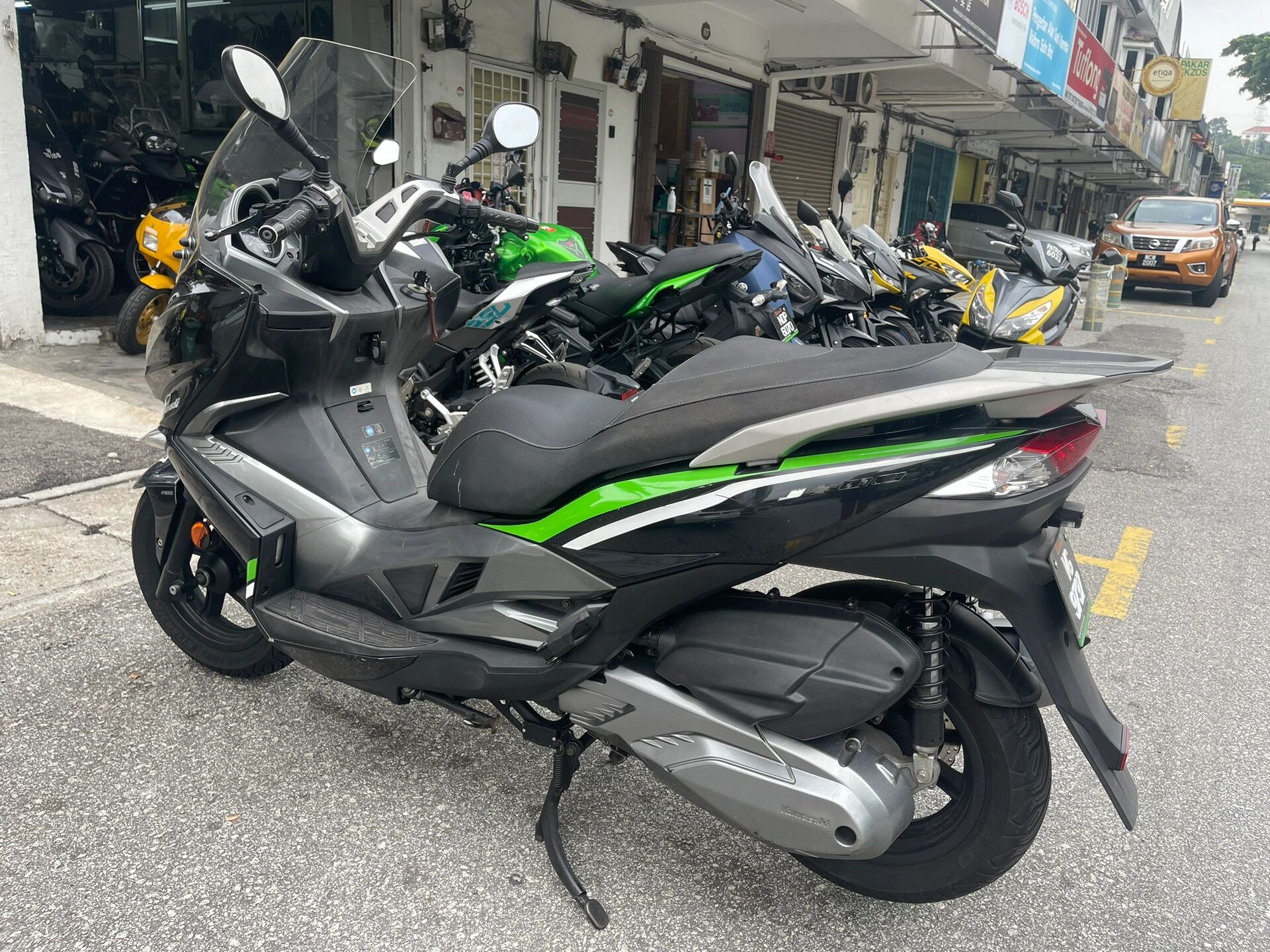 9890 kawasaki j300