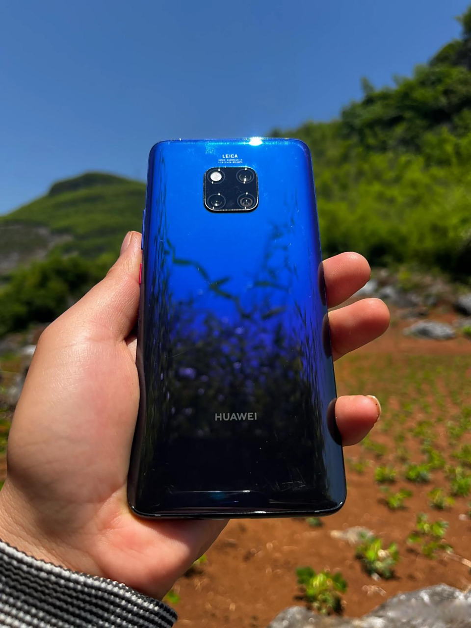 1:2018年的2k顶级oled曲面屏幕 2:吊打骁龙845的冰麒麟980处理器 3