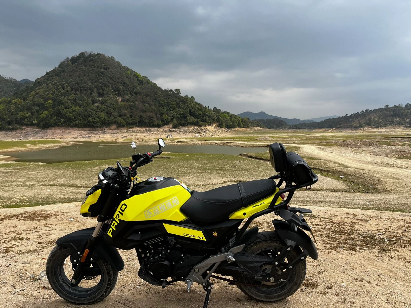 出春风狒狒st 22年四月上牌5888出 加了usb后尾架手机支架上手就可以