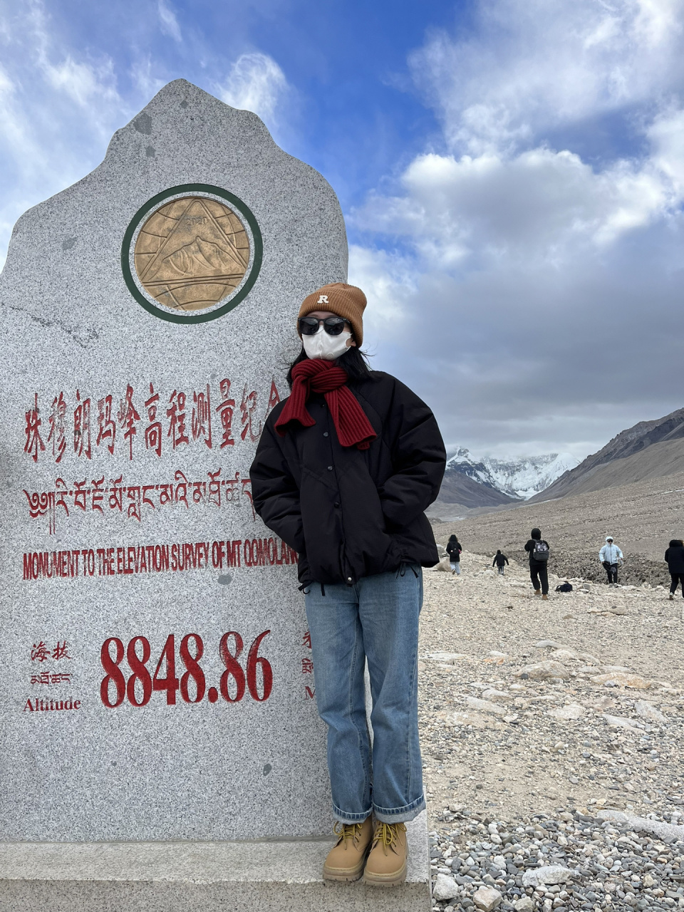 到达珠峰大本营啦7215 风超级超级大!