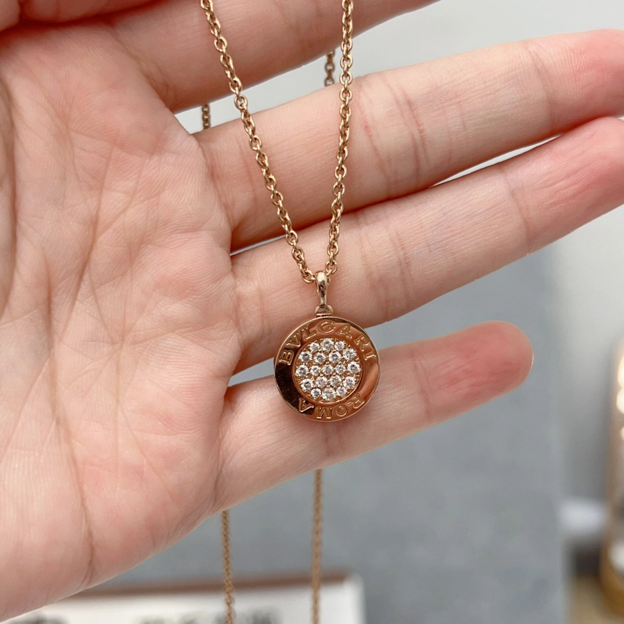 宝格丽钻饼项链圆饼黑色 满钻双面款 18年全套,有原盒 保卡 成色好