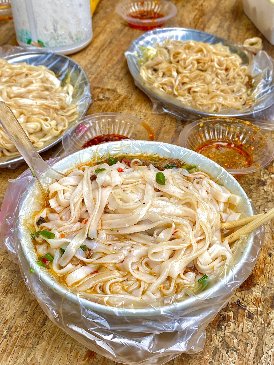 5r的电白捞粉算一个 第一次来茂名电白,跟着攻略想去打卡顺贵牛腩粉