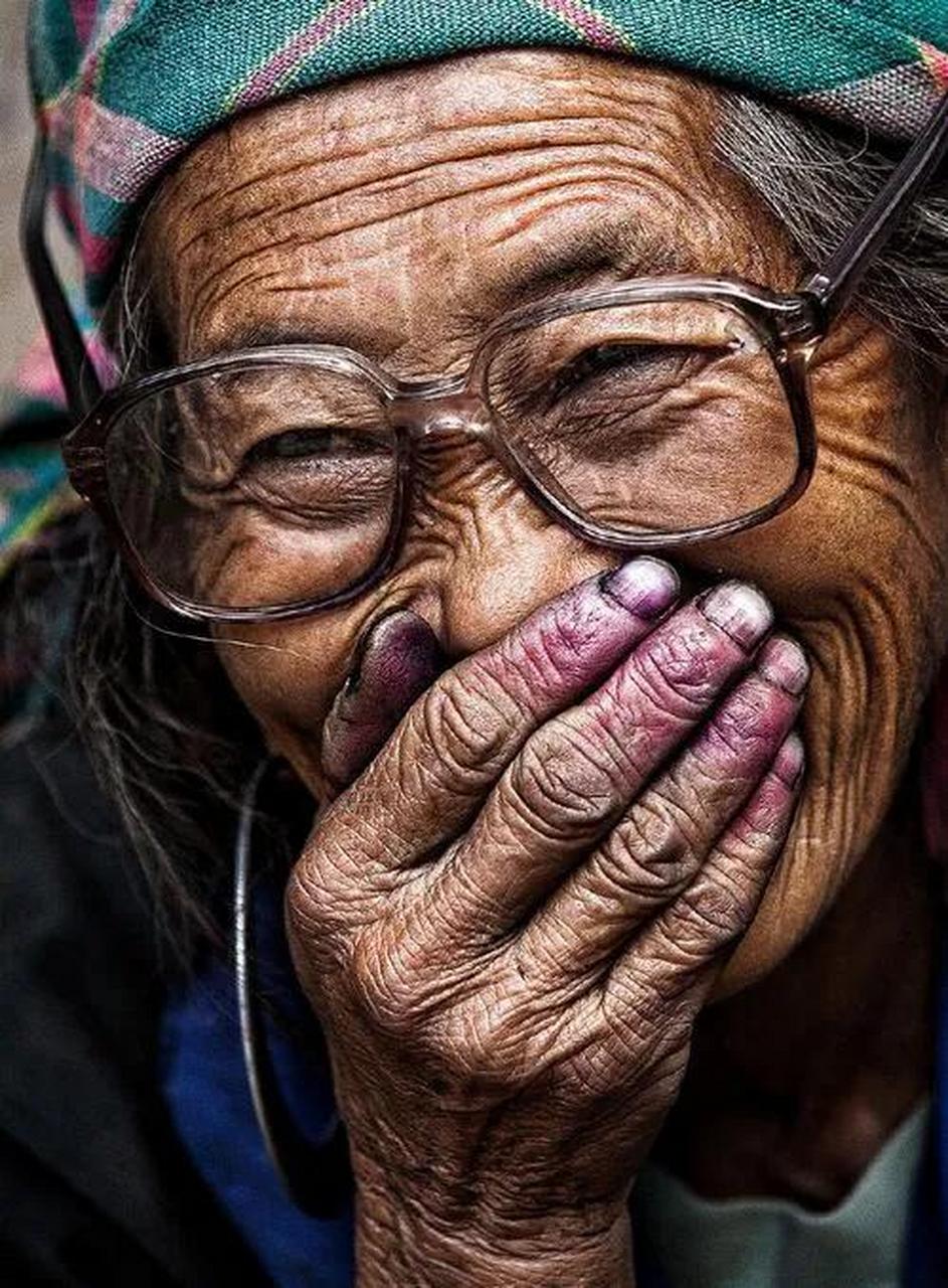 上联:笑从心底起,求下联上联:笑人心底起.下联:悲自心来防