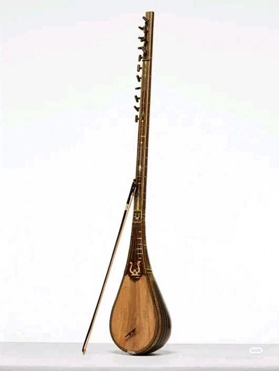 维吾尔族的传统乐器 维吾尔族的传统乐器 都塔尔  弹布尔  热瓦普  艾