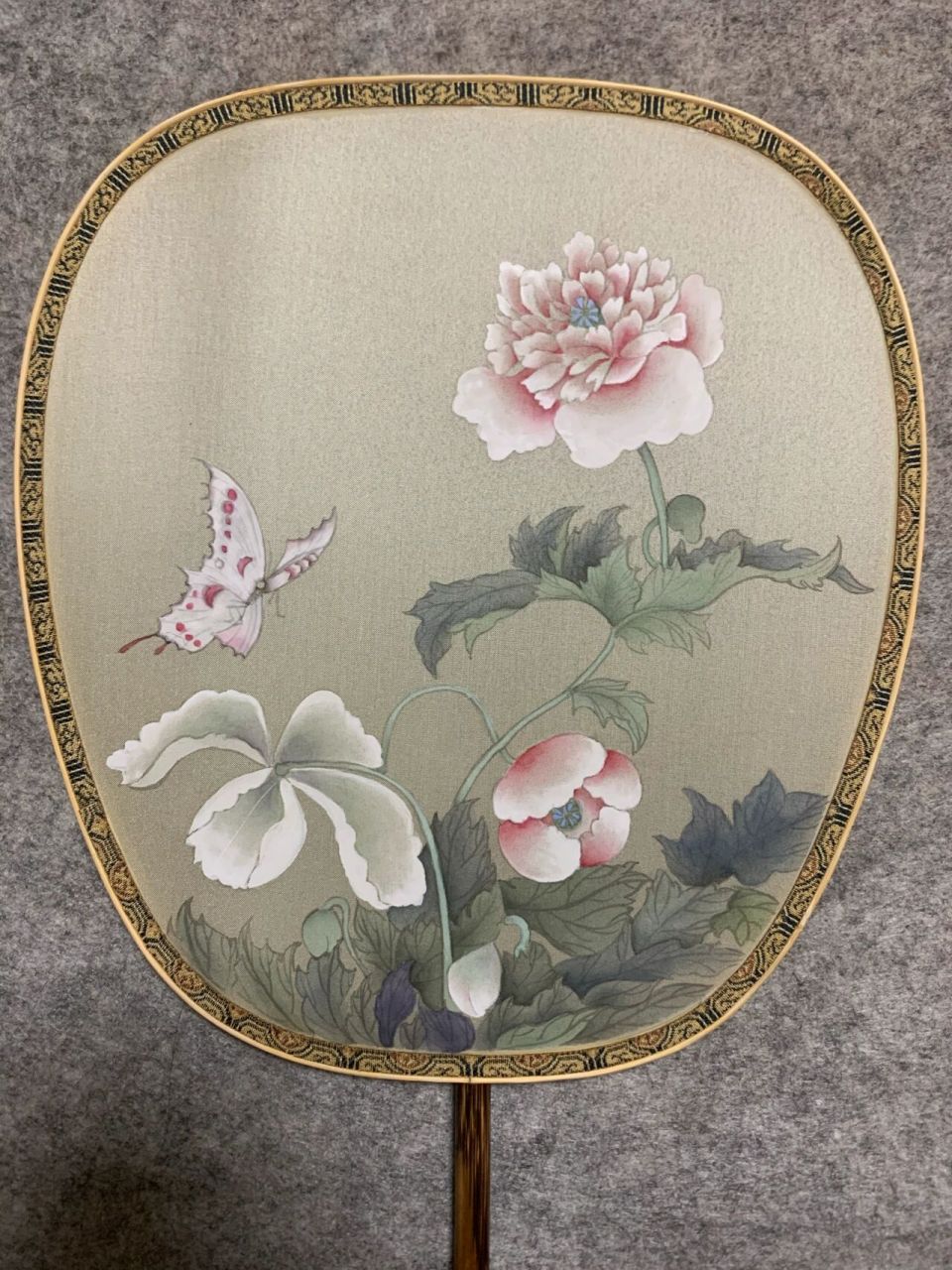 工笔夏季古风团扇 扇面:仿古熟绢 颜料:吉祥颜彩,玄宗墨液 步骤和颜色