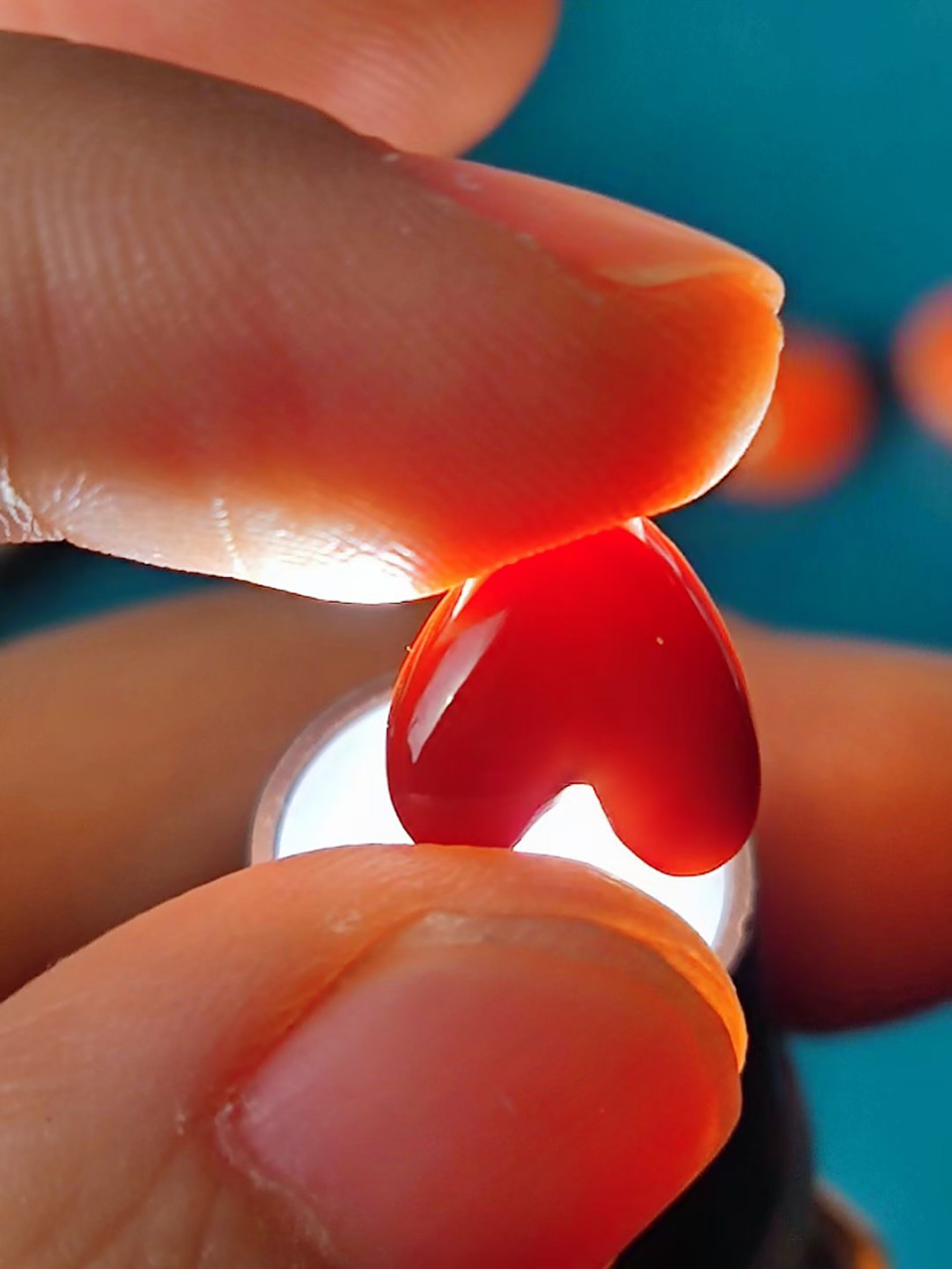 南红科普(二) 南红打灯 67图一是满色满肉打灯效果 67图二是肉不