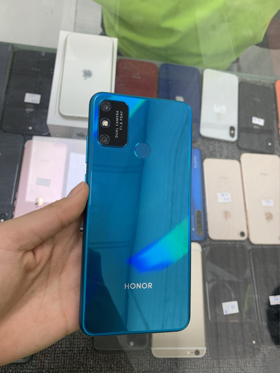 华为荣耀9a 华为荣耀9a 4 64 原装无拆修 全网通 99新 ,功能一切正常!