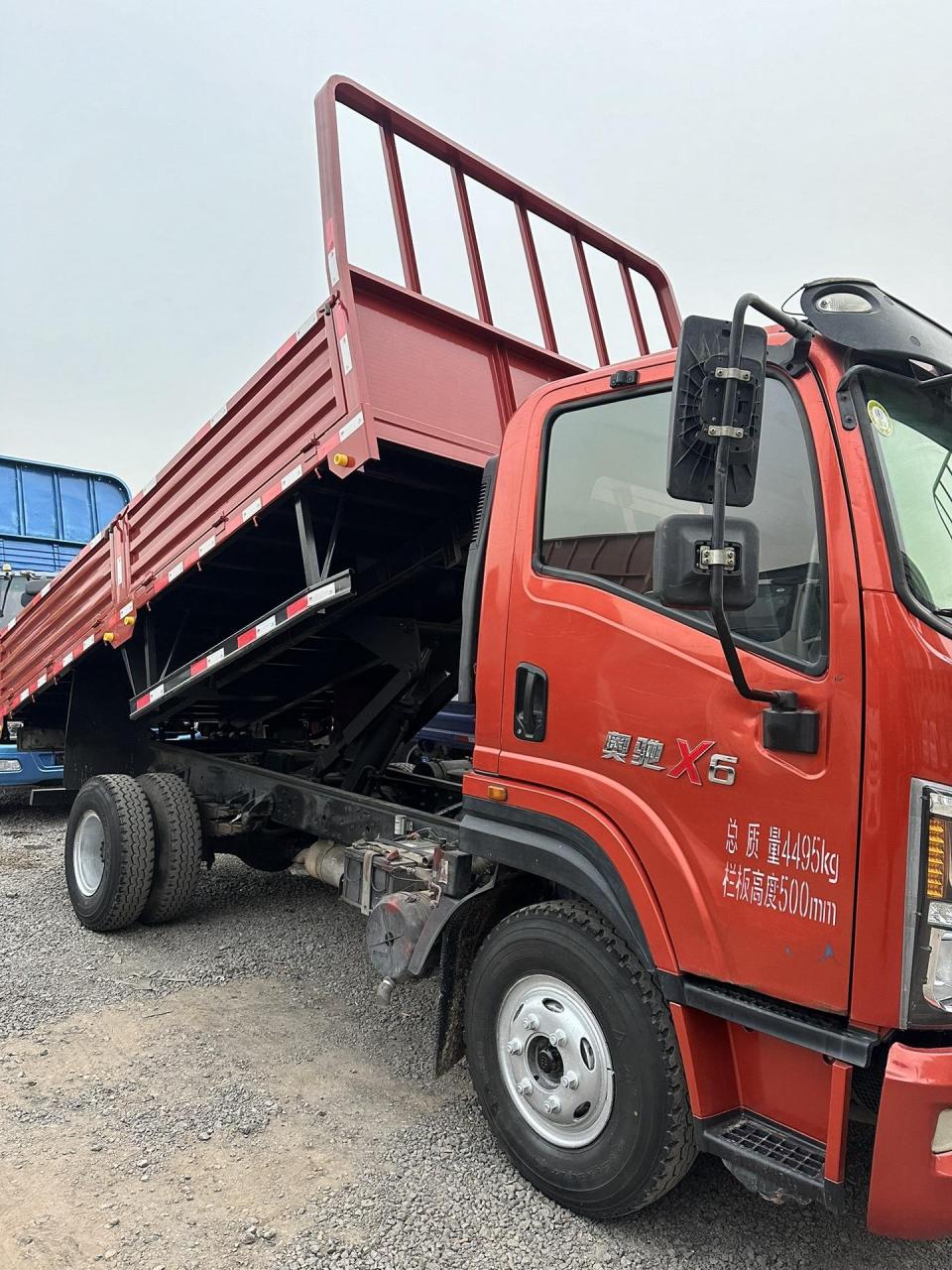 新到20年奥驰x6自卸,825轮胎,法士特8档,170马力,2米45宽,车况精品