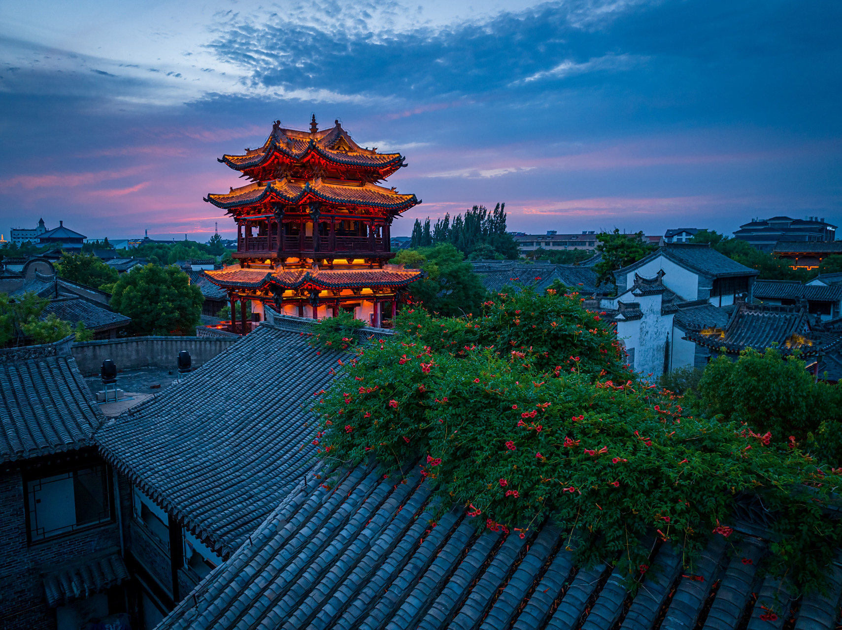 【枣庄台儿庄古城:落日余晖 晚霞美景】盛夏时节,台儿庄古城迎来绚丽