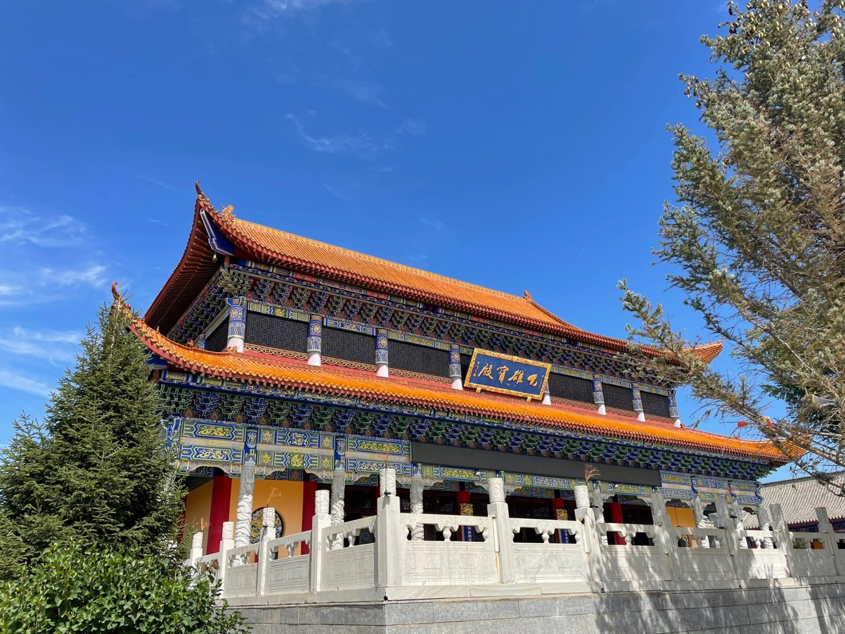 赤峰市宝峰禅寺 内蒙古的秋天的蓝天白云是最好的背景,无滤镜原图直出